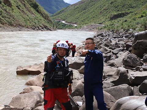 习近平在看望参加政协会议的民盟民进教育界委员时强调 强化教育对科技和人才支撑作用 形成人才辈出人尽其才才尽其用生动局面